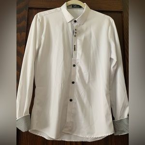 White blouse w stylish cuff
